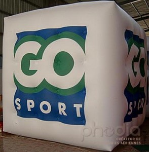 PLV gonflable en cube pour Go Sport