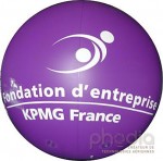 pub-ballon-geant-kpmg-violet