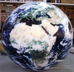 pub-ballon-geant-planisphere