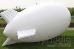 Dirigeable publicitaire gonflé à l'hélium