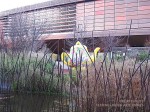 Théière gonflable jaune au Quai Branly