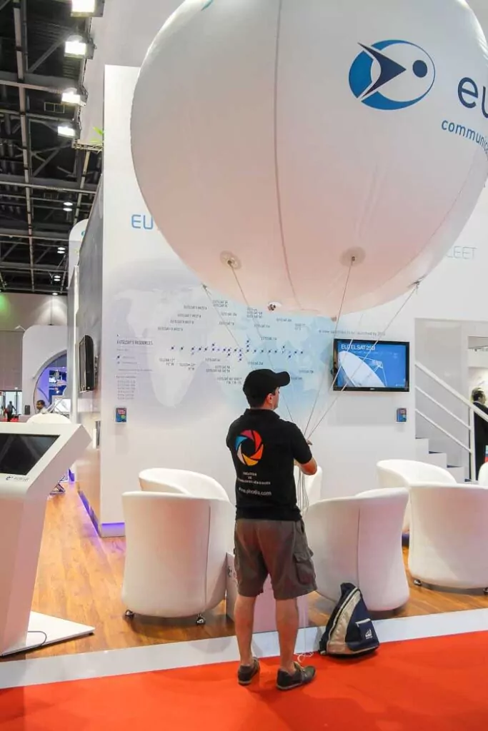 ballon h&eacute;lium 2m Dubai Eutelsat salon a dubai