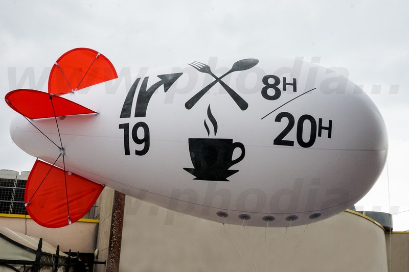 Dirigeable hélium gonflable géant pour un restaurant