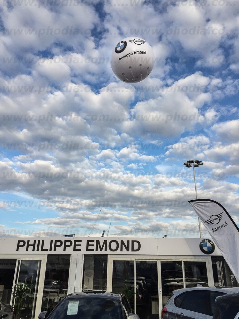 gros ballon gonflable géant publicitaire concession automobile Philippe Emond BMW Mini