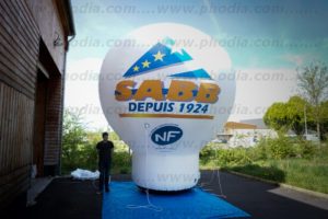 ballon gonflable forme montgolfiere avec soufflerie intégrée 5m de hait saba depuis 1924