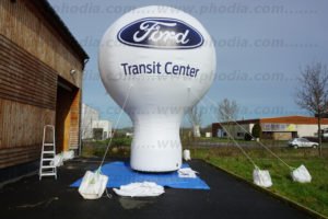 montgolfiere auto-ventilée pour un concessionnaire automobile ford