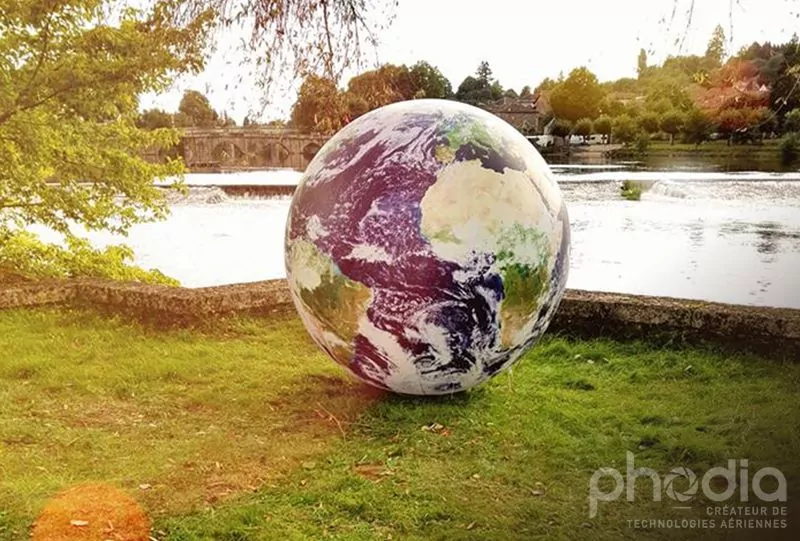 Ballons publicitaire de 60cm à 1,20m gonflé à l'air et posé au sol : marquage planisphère