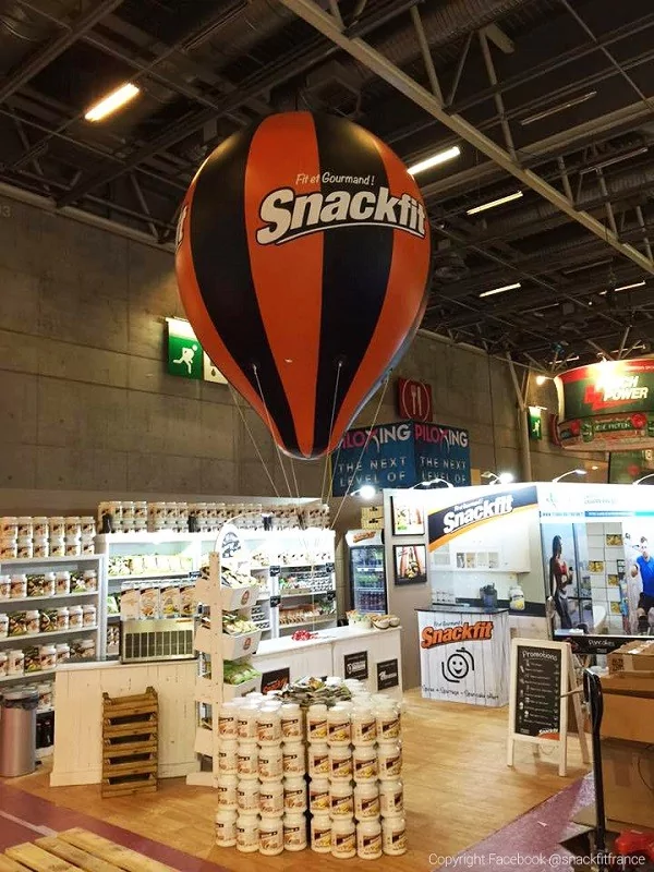stand snackfit , superbe montgolfière hélium bicolore