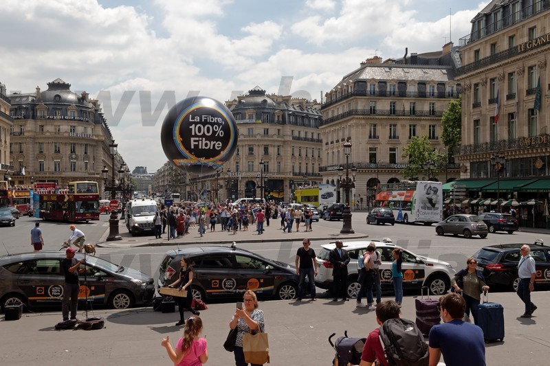 Un ballon à l'hélium pour une opération de communication orange 100% fibre à Marseille