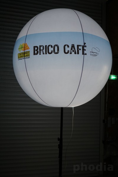 ballon publicitaire sur trepied brico cafe