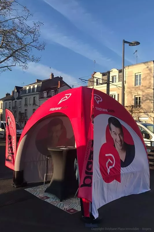 marché hebdomadaire Angers -Tente gonflable publicitaire Stéphane plaza immobilier