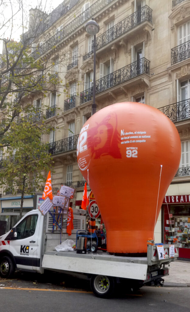 Montgolfière 4 m Interco CFDT Hauts de Seine, manifestation, orange