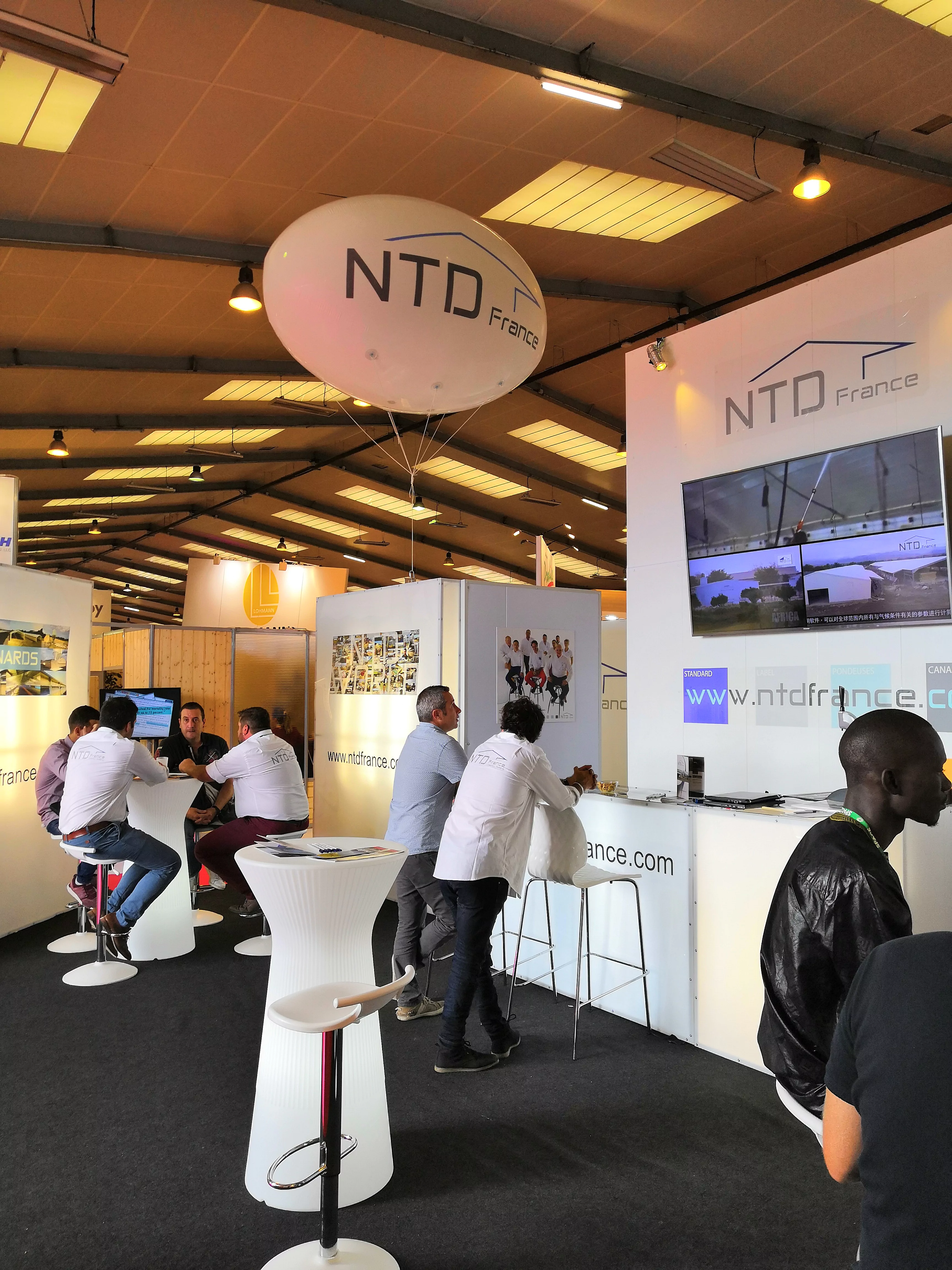 plv gonflable NTD, salon, h&eacute;lium