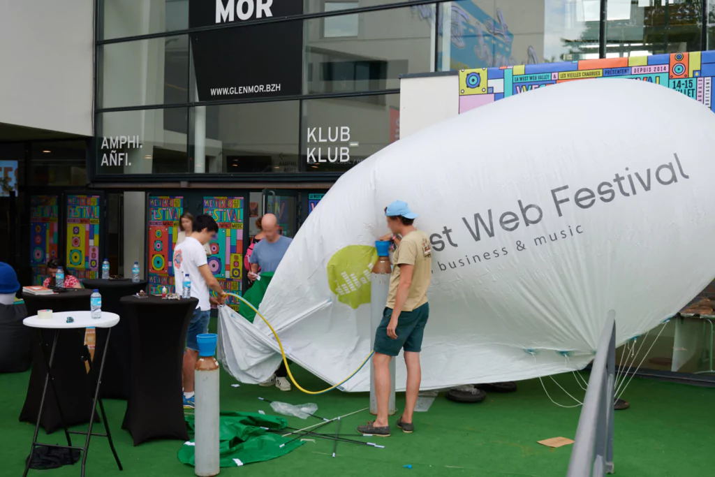 West web festival 2, gonflage à l'hélium