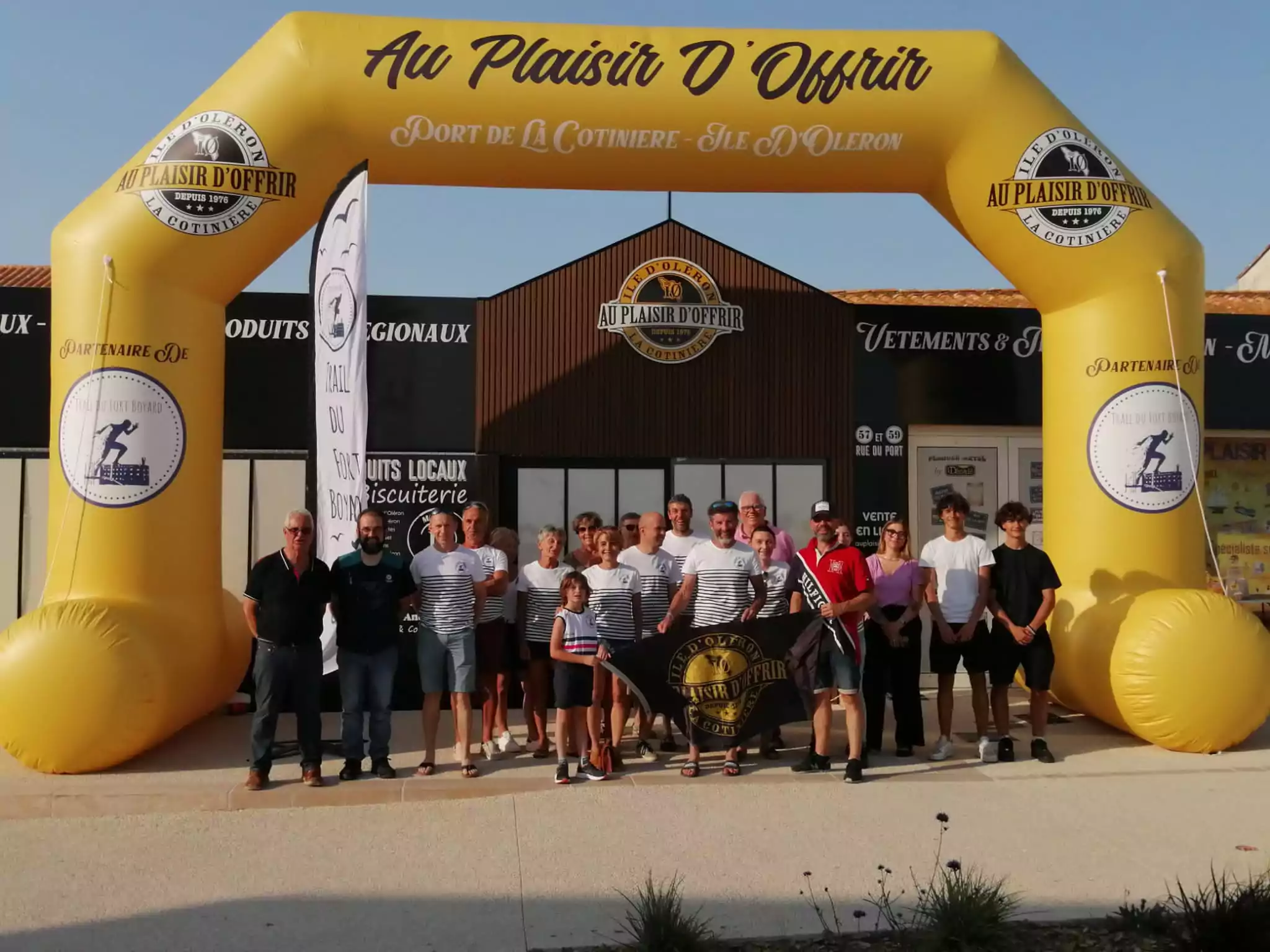 arche 6m au plaisir d'offrir, auto-ventil&eacute;e, jaune, pieds stabilisateurs