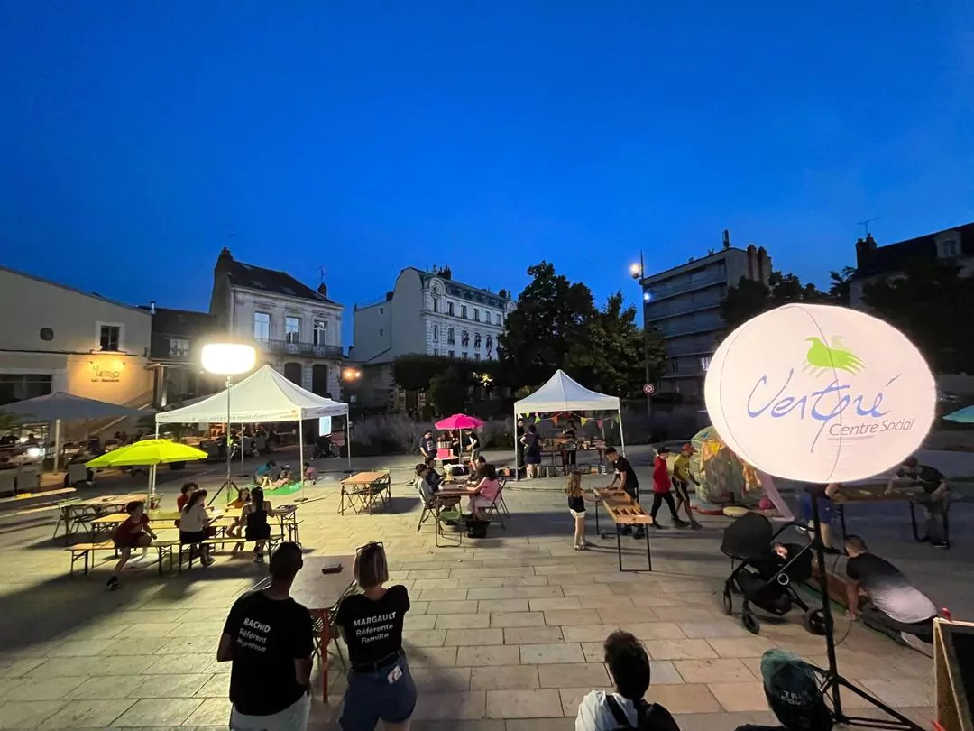 Ballon éclairant 1m30 Centre Social Vertpré, lumineux, lumière, évènement