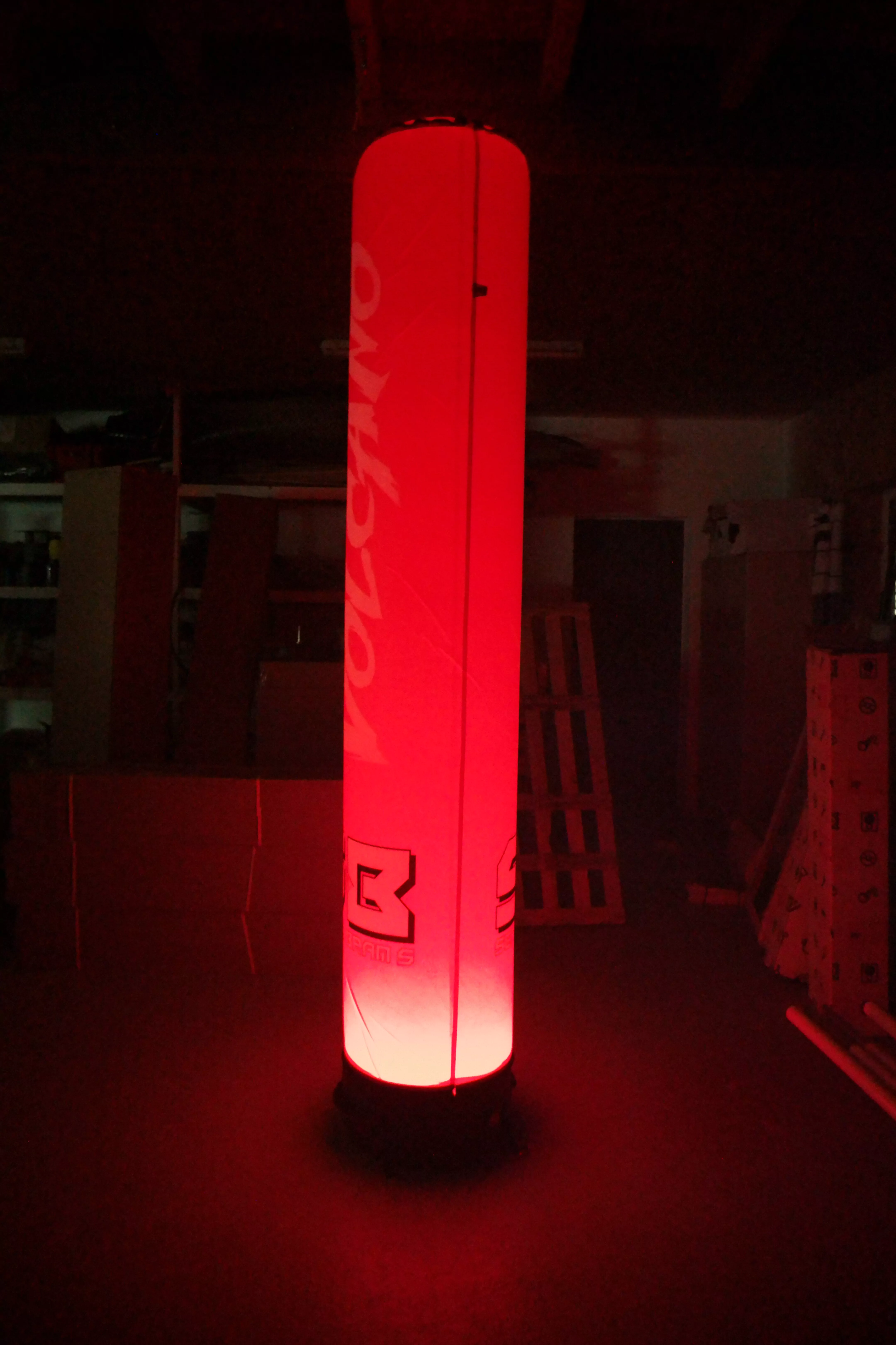 Colonne lumineuse air captif 2.50m Serjo Brams, rouge, couleurs, &eacute;v&egrave;nement.