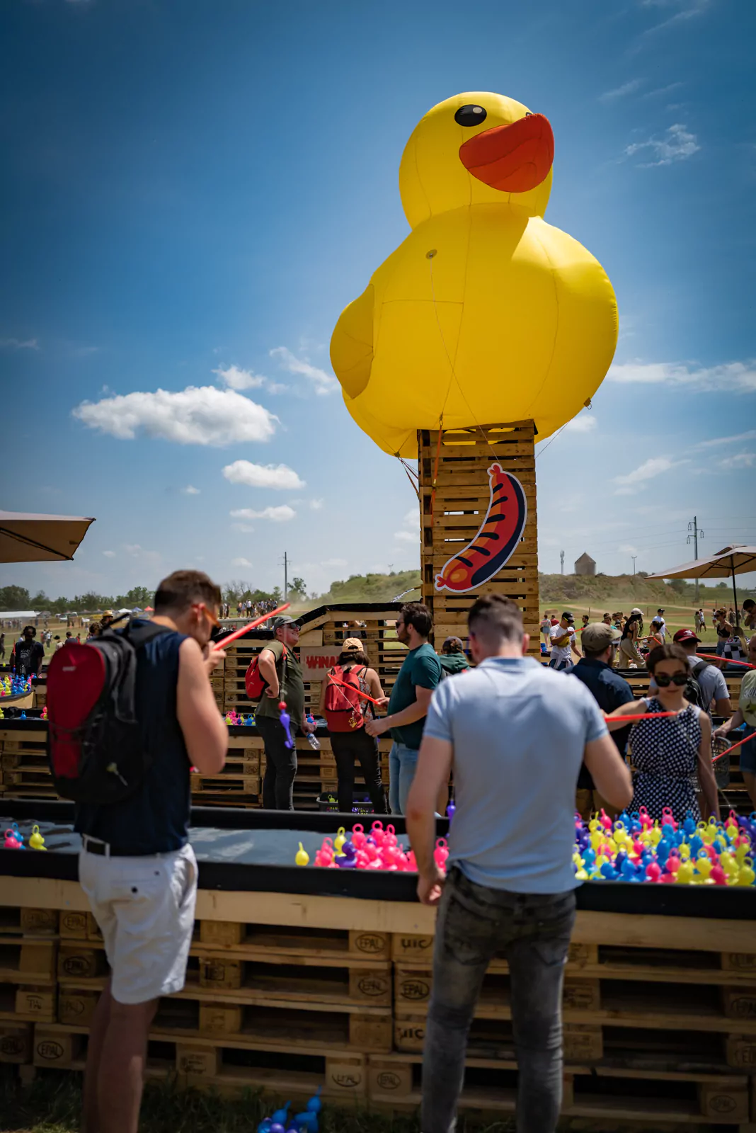 photo canard auto-ventilé 4m merguez tuning show, pêche aux canards, festival, voiture, jaune