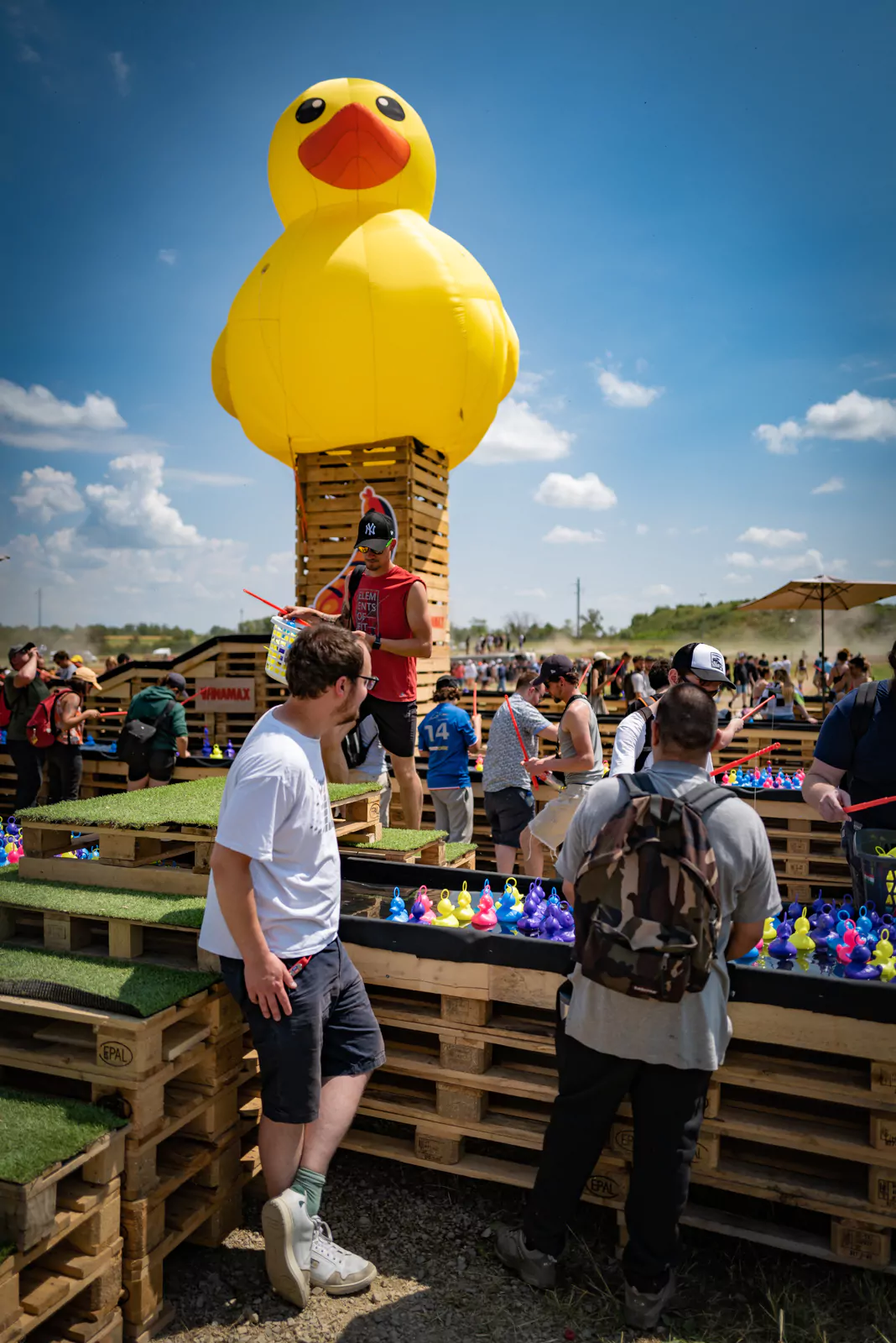 photo canard auto-ventil&eacute; 4m merguez tuning show, p&ecirc;che aux canards, festival, voiture, jaune