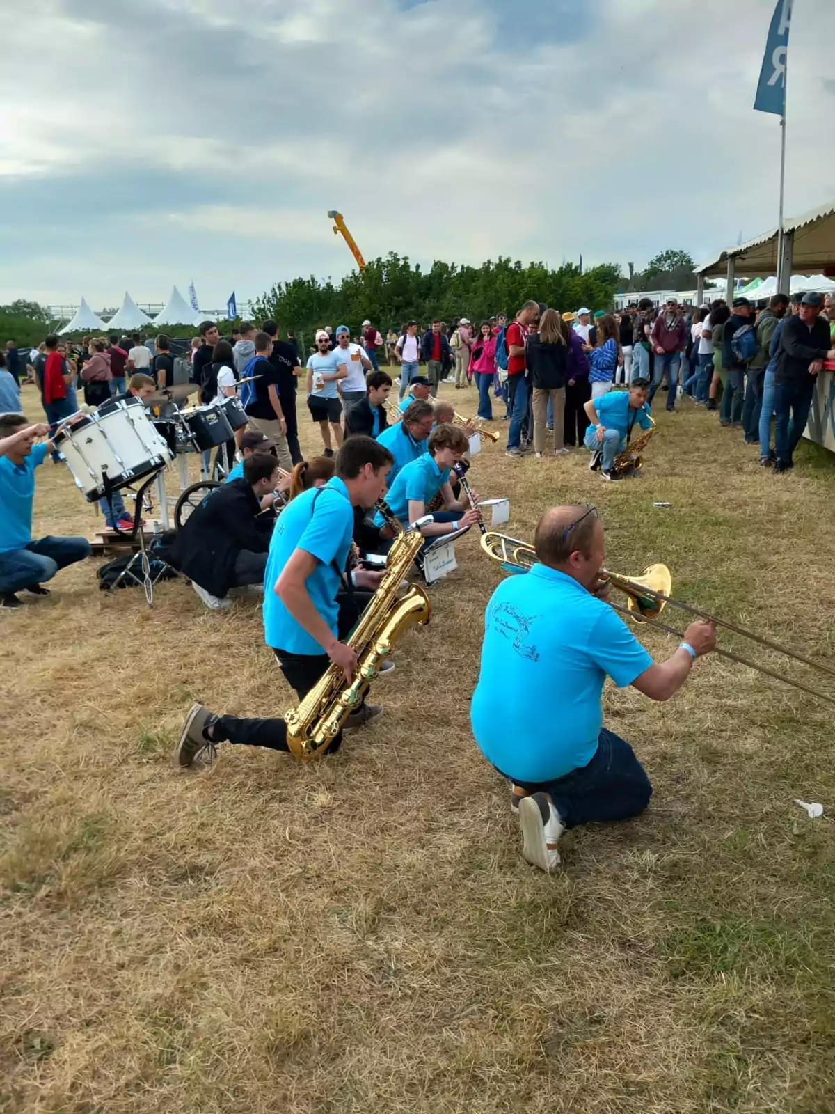Skydancer 6m la 7e vague 2023, jaune, festival, musique