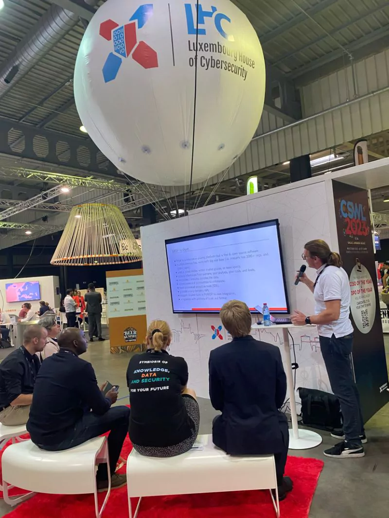 sph&egrave;re h&eacute;lium 3m LHC, pr&eacute;sentation, salon, &eacute;v&egrave;nement, ballon