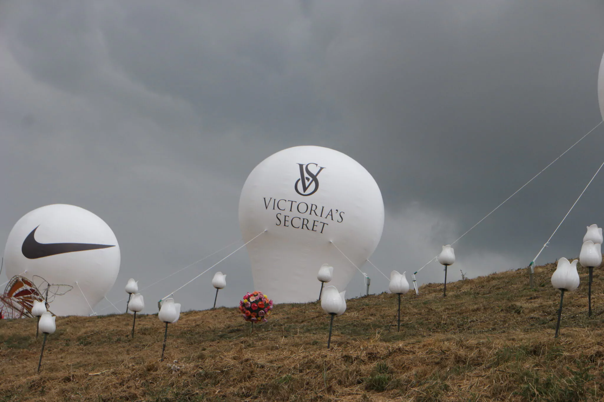 WIMM PRODUCTIONS mc arthur glen montgolfière 6m, blanche, auto-ventilée, marque, promotionnel