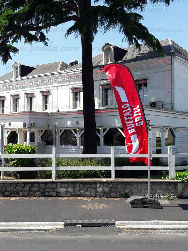 drapeau oriflamme publicitaire restaurant buffalo grill de 4.70m