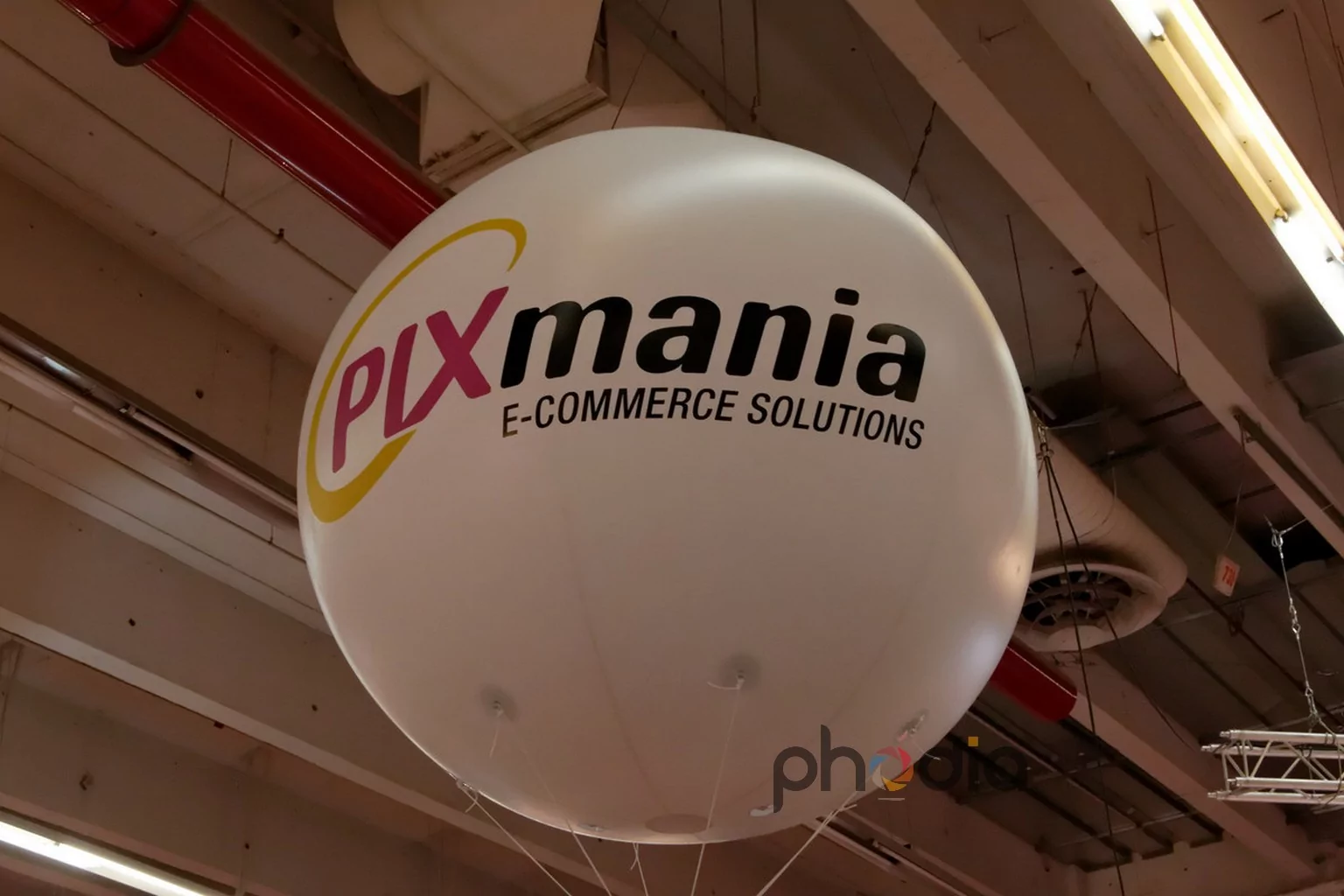 Gonflable publicitaire Pixmania au salon e-commerce 2011