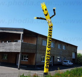 sky dancer géant de 8m pour les portes ouvertes Guedet auto