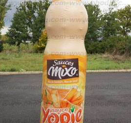 bouteille sauce yopie geante plv pour magasin