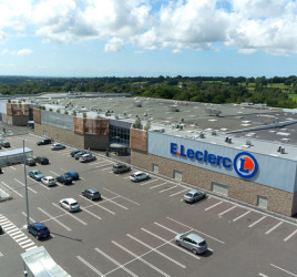 photographie a&eacute;rienne centre commercial Leclerc &agrave; Coutances faites par ballon