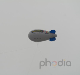 dirigeable gonflé à l'hélium de 6 m de long pour Castorama Caen Fleury
