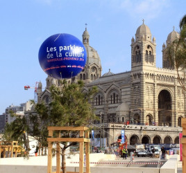 gros ballon publicitaire inauguration parking Marseille, les parkings de la culture