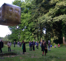 cube gonflable représentant la terre