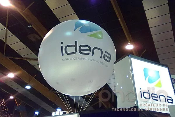 Ballons publicitaires au Space: Idena